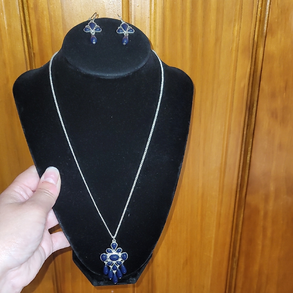 Elegant Blue and Silver ToneNecklace and Earring Set